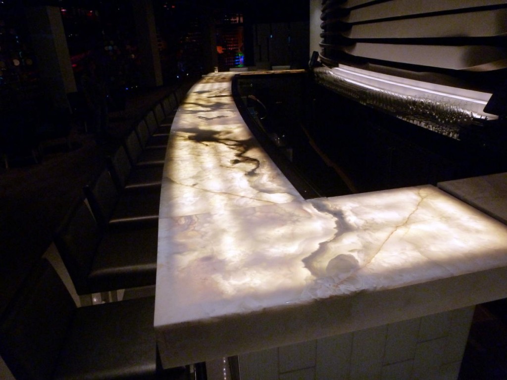 bar-counter-top-with-onyx